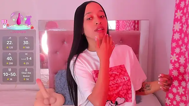 Snapshot of CatalinaBel chatting on December 5, 2025, 6:06 pm CatalinaBel online show from December 5, 2025, 6:06 pm