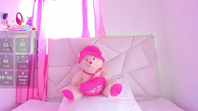 Snapshot of CatalinaBel chatting on October 10, 2025, 6:09 pm CatalinaBel online show from October 10, 2025, 6:09 pm