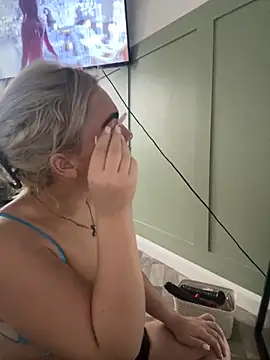 BelleXx online show from October 17, 2025, 2:08 pm