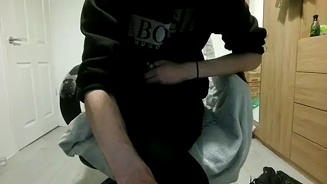 toby9995 online show from September 16, 2025, 9:38 pm