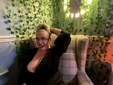 Snapshot of BonnyDesire chatting on January 7, 2026, 8:03 pm BonnyDesire online show from January 7, 2026, 8:03 pm