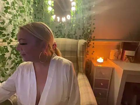 BonnyDesire online show from November 20, 2025, 7:58 pm