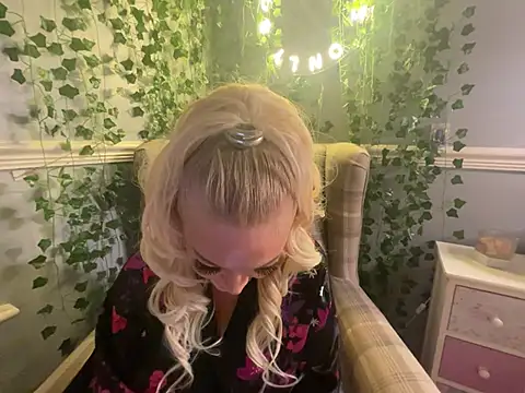 Snapshot of BonnyDesire chatting on January 14, 2026, 8:23 pm BonnyDesire online show from January 14, 2026, 8:23 pm