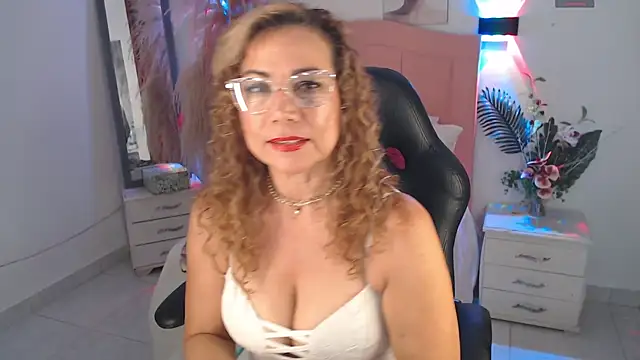 Jademommy  online show from December 18, 2025, 8:34 pm