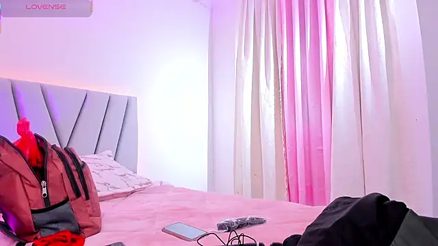 Snapshot of Doll_lauren chatting on October 17, 2025, 5:59 pm Doll lauren online show from October 17, 2025, 5:59 pm