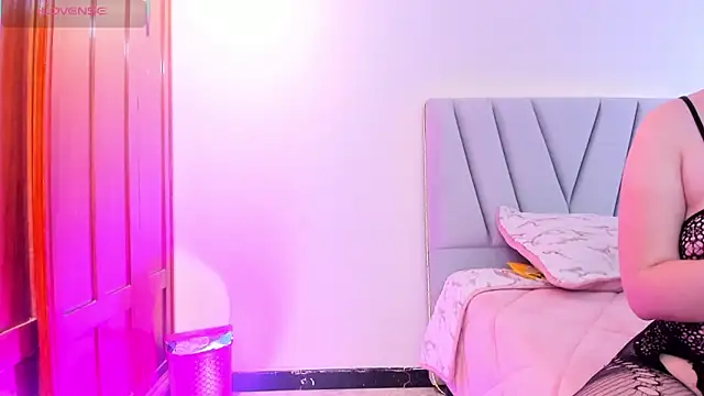 Snapshot of Doll_lauren chatting on October 16, 2025, 7:33 pm Doll lauren online show from October 16, 2025, 7:33 pm