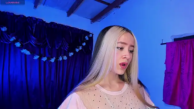 Shairaclark  online show from February 13, 2026, 12:54 am