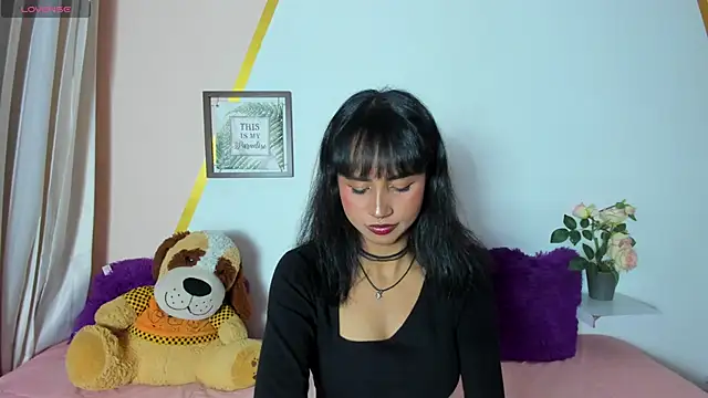 Lola Purple online show from November 17, 2025, 3:43 am