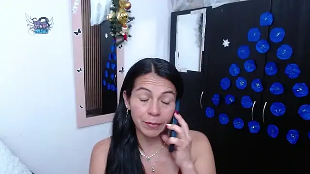 camilavargas  online show from December 13, 2025, 9:43 pm