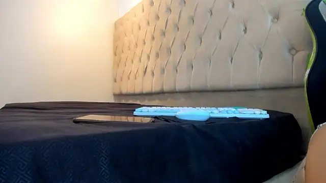 Naomis 35 online show from February 23, 2026, 7:36 pm