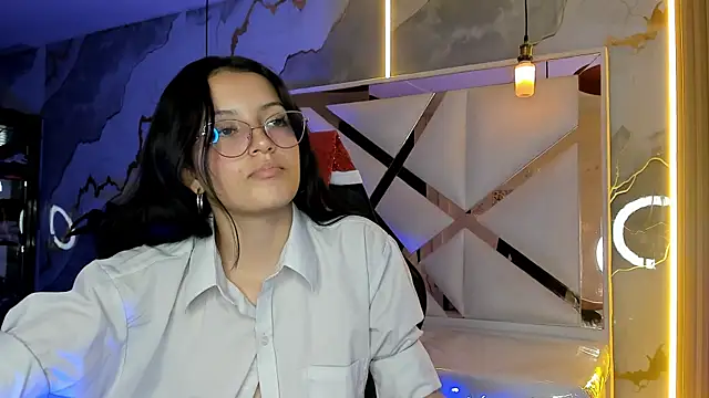 sophiadoll tf online show from December 18, 2025, 8:34 pm