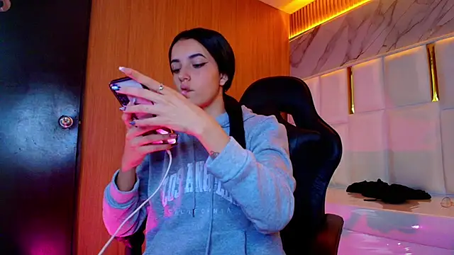 sophiadoll tf online show from October 29, 2025, 8:41 pm