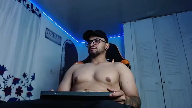 Chrys harris77 online show from December 16, 2025, 1:32 am