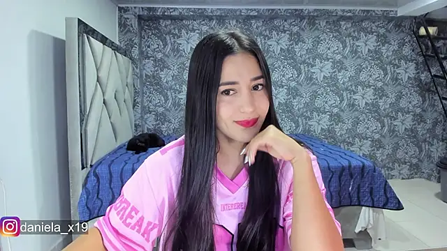 Snapshot of Daniela_x19 chatting on May 26, 2026, 12:53 am Daniela x19 online show from May 26, 2026, 12:53 am