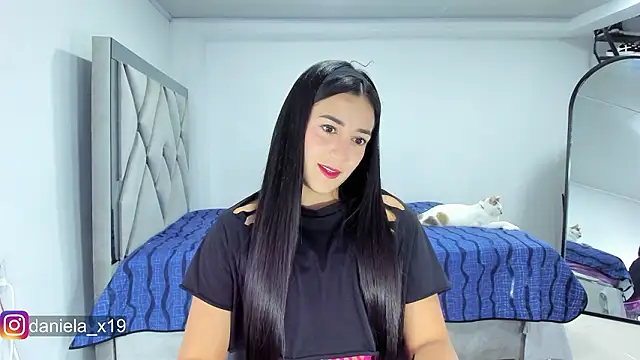 Snapshot of Daniela_x19 chatting on February 7, 2026, 1:35 am Daniela x19 online show from February 7, 2026, 1:35 am