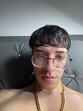 arthurdavies online show from October 31, 2025, 4:09 am