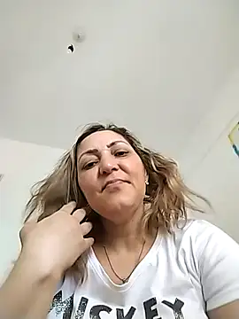 Lunita86 online show from December 5, 2025, 2:26 pm