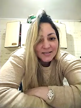 Lunita86 online show from October 12, 2025, 10:33 pm