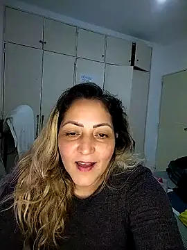 Lunita86 online show from October 25, 2025, 2:33 am