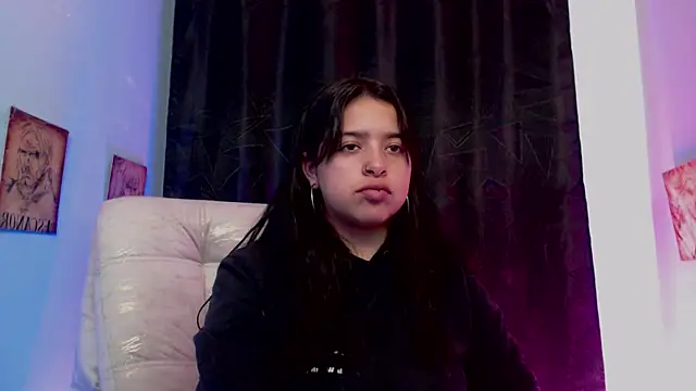 Snapshot of queen_salomme chatting on December 21, 2025, 10:06 am queen salomme online show from December 21, 2025, 10:06 am