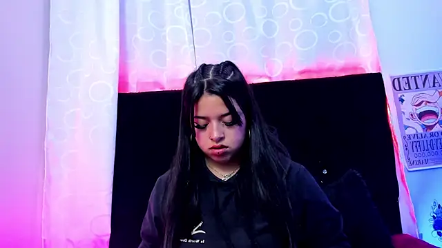 Snapshot of queen_salomme chatting on December 18, 2025, 8:56 pm queen salomme online show from December 18, 2025, 8:56 pm