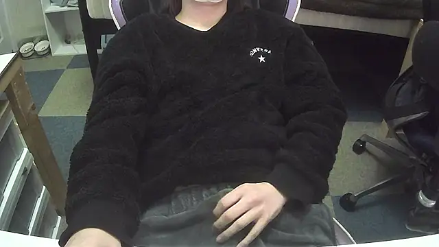 Snapshot of suzullll chatting on January 9, 2026, 7:10 pm suzullll online show from January 9, 2026, 7:10 pm