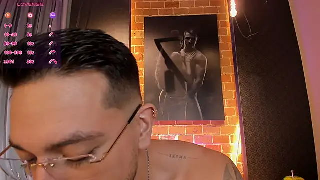 DomnGrey online show from October 4, 2025, 4:03 am