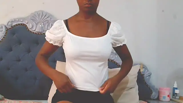 Lilmisafrica25 online show from October 3, 2025, 9:44 am