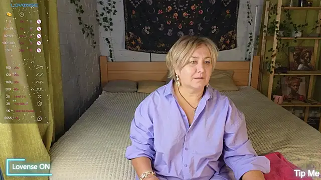 Marta Wils online show from October 18, 2025, 3:08 am