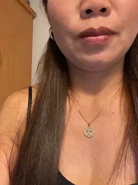 Milky-milk online show from November 3, 2025, 2:42 pm