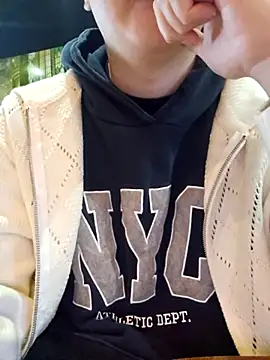 kangwoon2525 online show from December 1, 2025, 4:02 am