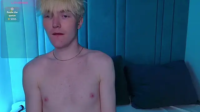 MikkiJohnsonn online show from September 23, 2025, 4:52 am
