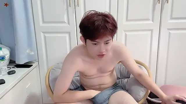 Snapshot of xlong00099 chatting on October 7, 2025, 1:34 pm xlong00099 online show from October 7, 2025, 1:34 pm