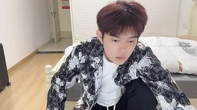 Snapshot of xlong00099 chatting on November 7, 2025, 12:42 pm xlong00099 online show from November 7, 2025, 12:42 pm