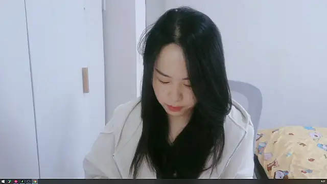 Snapshot of wxj1019 chatting on November 24, 2025, 1:38 am wxj1019 online show from November 24, 2025, 1:38 am