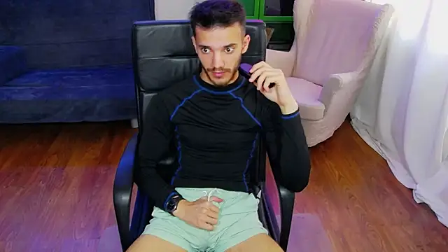 Snapshot of DominicValente chatting on October 21, 2025, 8:58 am DominicValente online show from October 21, 2025, 8:58 am