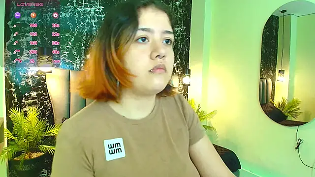 Nia-Stark online show from October 6, 2025, 1:56 pm