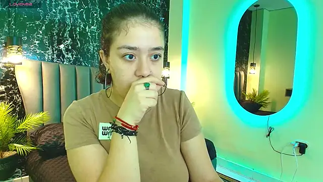 Nia-Stark online show from October 1, 2025, 3:27 pm