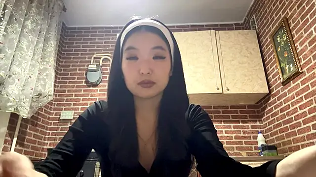 EmmaLeexth online show from November 11, 2025, 2:34 pm