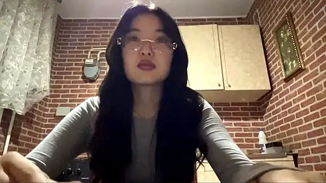 EmmaLeexth online show from November 23, 2025, 12:59 pm