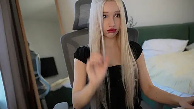 Laura Obsidian online show from November 10, 2025, 7:13 am