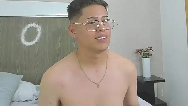 davidcruz16 online show from September 26, 2025, 3:02 am