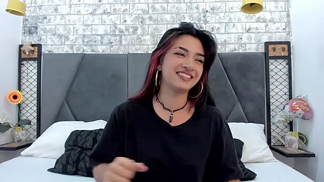 KENDRAOWEN online show from September 25, 2025, 8:15 pm