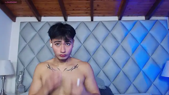 Snapshot of Clement_Reyes chatting on October 31, 2025, 1:19 pm Clement Reyes online show from October 31, 2025, 1:19 pm