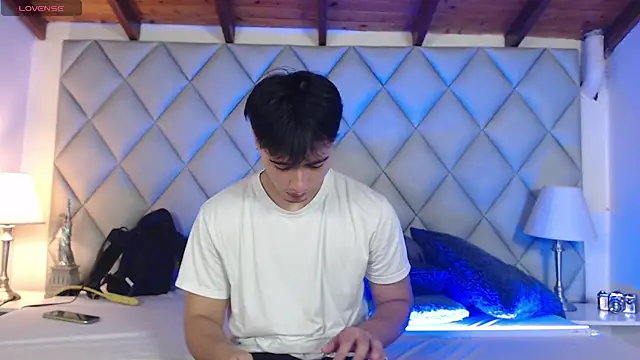 Snapshot of Clement_Reyes chatting on November 12, 2025, 1:04 pm Clement Reyes online show from November 12, 2025, 1:04 pm