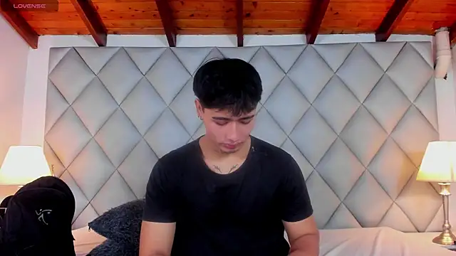 Snapshot of Clement_Reyes chatting on November 23, 2025, 4:28 pm Clement Reyes online show from November 23, 2025, 4:28 pm