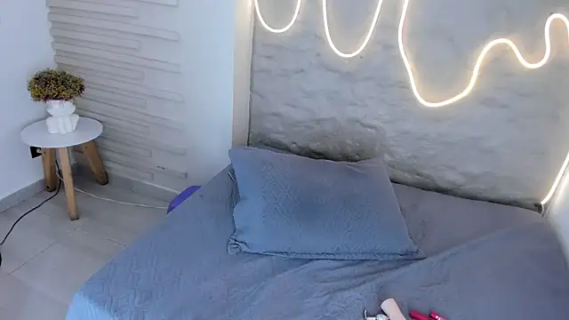 Naomy gyal online show from October 7, 2025, 7:04 pm