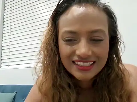 Snapshot of Queen-Of-The-South chatting on October 8, 2025, 8:31 pm Queen-Of-The-South online show from October 8, 2025, 8:31 pm