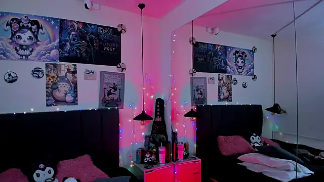 SabrinaV  online show from May 20, 2026, 11:29 am
