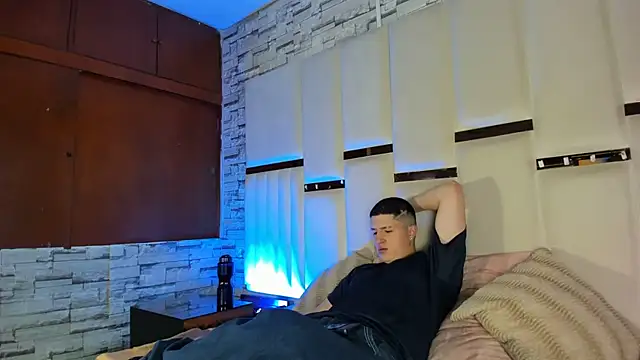 ANLLELOAndANGELA online show from April 15, 2026, 5:28 pm